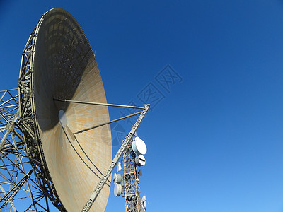 抛物面天线旧雷达基地现代电讯天线基站基础背景