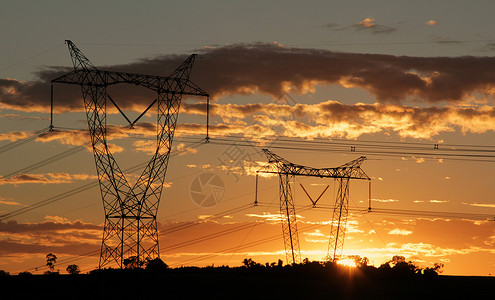 曼努埃利塔提供能源分配的埃利石塔电源危险电缆天空金属电源线环境活力商业资源背景