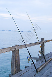 钓飞鱼渔业钓鱼铸件海岸卷轴天空退休娱乐海岸线假期爱好背景