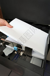 a4打印将A4纸张插入激光复印机中打印机复印件容量白色办公室文书技术机器印刷电子背景