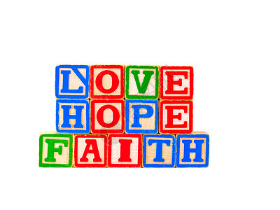 以多彩字母命名的区块 FAITH希望和爱绿色红色学校玩具英语老师婴儿幼儿园拼写正方形背景图片