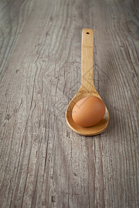 生鸡蛋生活食物勺子桌子营养美食背景图片