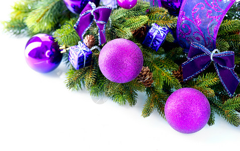 紫色花环装饰圣诞和新年的标语和装饰 孤立在白色展示礼物艺术花环季节小玩意儿丝带传统紫丁香装饰品背景