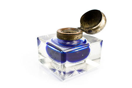 古董墨水和蓝墨水羽毛诗人桌子鹅毛笔蓝色瓶子器具文学玻璃墨水瓶背景