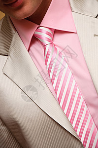 男人的风格 西装 衬衫和带条纹领带背景图片