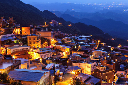 玖台湾深夜的乡丰村城市怀旧地标村庄爬坡旅行背景