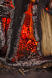 点火燃烧黄色篝火仪式橙子热身木头火焰风险背景图片