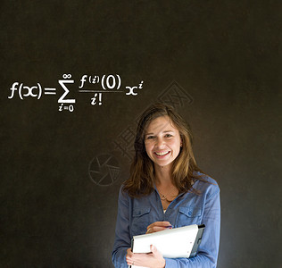 具有粉笔背景的数学或数学教师知识白色教学女士男性学习课堂木板学生教育背景