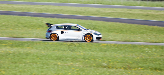 白色赛车赛车运动速度运动场橙子椭圆引擎风险体育排位赛专业背景