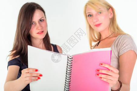 两个漂亮的女学生 准备上学了 两个漂亮女孩快乐青年学生商业科学团队女性女孩大学学校背景图片