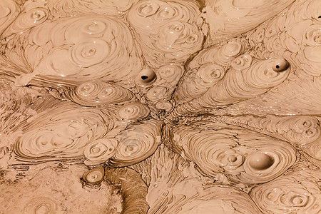 安山岩冒泡的热泥地热温泉背景环境液体喷气压力地球地理活力棕褐色气体火山背景