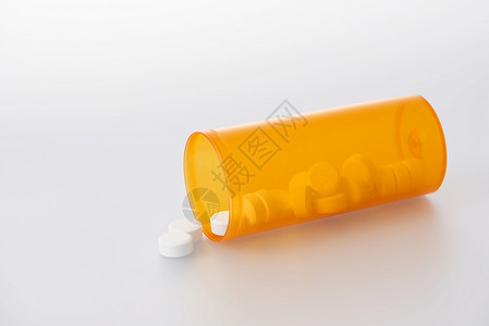 瓶子里溢出的药丸医疗药品保健药店流感感冒处方药医学背景图片