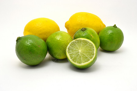 新鲜的果实灯箱绿色果汁青柠橙子维生素白色柠檬饮食黄色背景图片