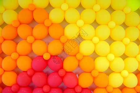 多种颜色气球气球团体庆典红色橙子十字对角线线条黄色曲线网格背景