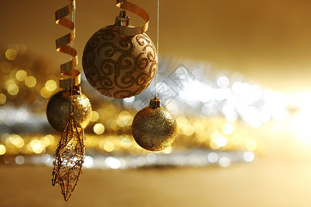 金金色圣诞假期装饰品玻璃火花灯泡风格魔法宏观庆典乐趣背景图片