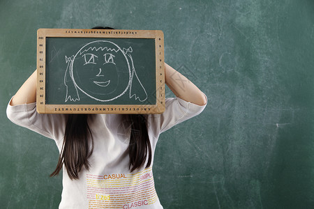 笑笑脸女孩们女孩孩子主题一个女孩摄影对象概念教育头肩背景图片
