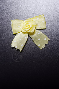 黄丝带生日礼物图案礼物丝带公众生日花卉黑色白色活动背景图片
