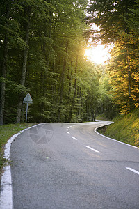 曲线轴山毛林中轴风向弯曲道路风景场地旅行蓝色国家曲线路线街道车道季节背景