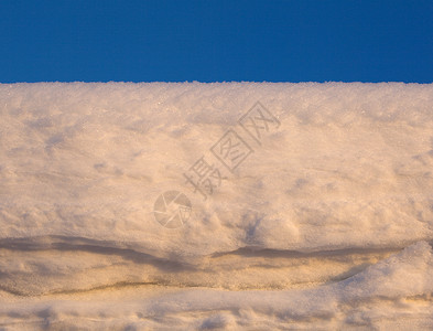 白雪对蓝天背景图片