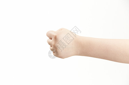 儿童手所展示的紧握拳头皮肤白色美甲女性手臂女孩魅力指甲手势女士背景图片
