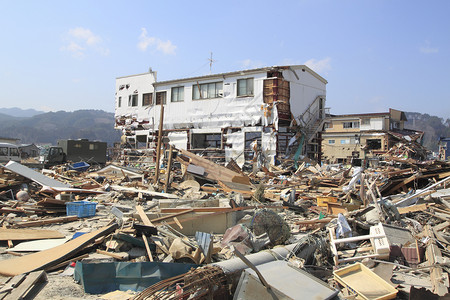 山田东日本大地震事件损害力量灾难碰撞海啸悲哀背景