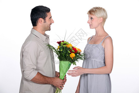 丈夫给妻子送花背景图片