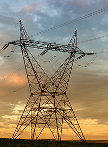 曼努埃利塔提供能源分配的埃利石塔农村电讯资源爬坡活力天空风景商业力量旅行背景