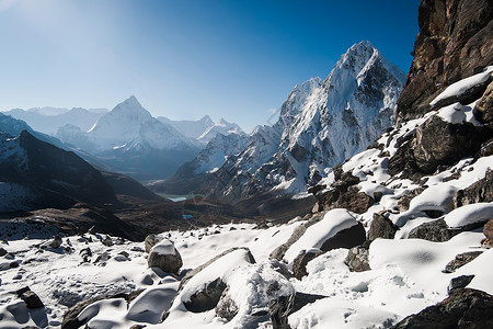 喜马拉雅山的Cho La关和日出高清图片