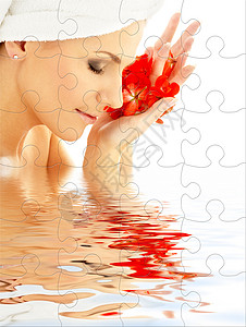 水拼图素材红花瓣女士在水拼图中背景