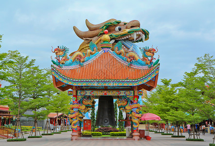 贝弗里龙阳光宝塔绿化园林公园新年寺庙房子雕塑植物高清图片