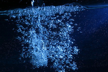 极致纯玩水泡沸腾液体气泡波纹卫生宏观水滴温泉海浪墙纸背景