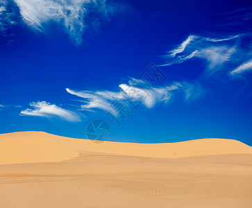 日出时白沙丘 越南梅内日光土地沙丘沙漠太阳灯光风景阴影白色背景图片