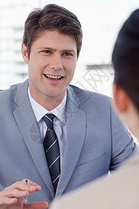 一位面带微笑的经理面试一位女申请人的肖像就业团队商业女士合作推介会两个人管理人员会议办公室生意人高清图片素材