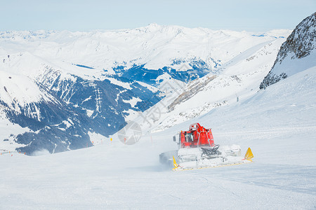 滑雪的猫用于滑坡准备的红机技术场景天气运动季节蓝色车辆滑雪美容师拖拉机背景