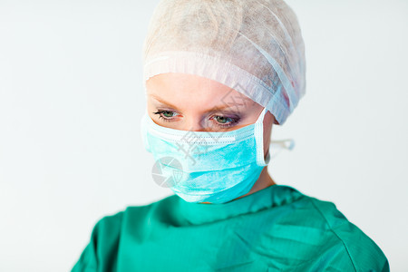 外科医生看镜头工作室团队医院相机楷模面具玻璃人群套装天空背景图片