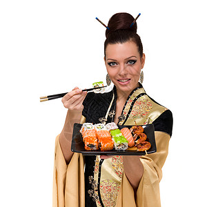 妇女穿着传统衣服吃寿司的妇女背景图片