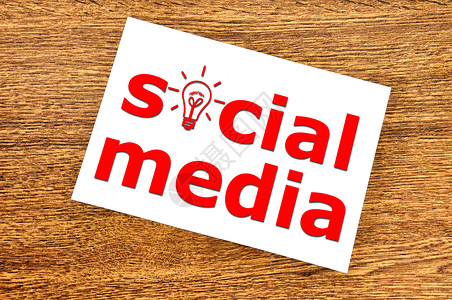 社会媒体社交媒体创造力木板回忆公告广告发明广告牌灯泡风暴创新背景