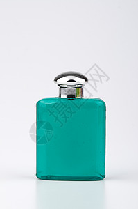 绿绿绿的洗发水瓶背景图片