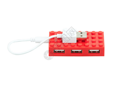 电缆输出白色隔离的USB中枢的可爱设计背景