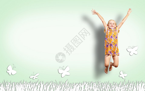 动态蝴蝶女孩穿着彩色裙子跳跃舞蹈飞行手臂孩子蝴蝶快乐喜悦精力青年闲暇背景