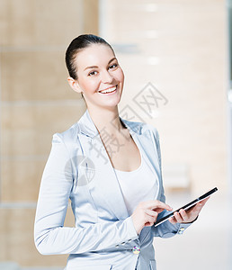 安卓女素材拥有平板电脑的女企业家c药片商业电子书数据套装经理计算器办公室金发女郎屏幕背景