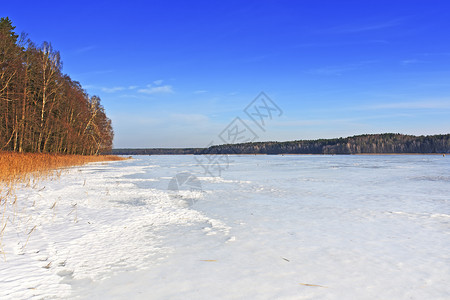 冰冻湖面景观背景图片