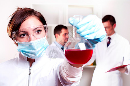 在实验室中工作的化学家吸管女士女孩外套实验测试职业科学医师技术背景图片