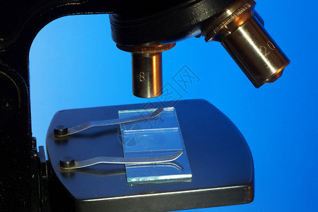 显微镜科学学习诊断玻璃蓝色医疗实验室疾病黑色临床背景图片