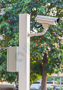 安保摄像机金属技术镜片蓝色危险建筑犯罪天空小时监视背景图片