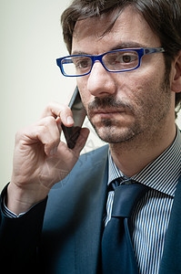打电话的商务人士商务管理人员公司手机讲话办公室工作老板经理成人背景图片
