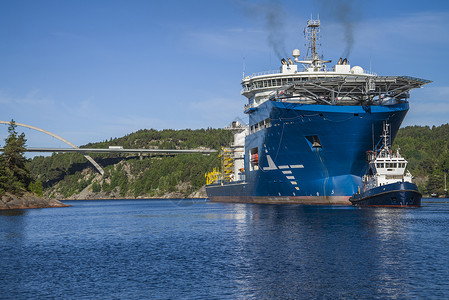 北海巨头Mv的拖船已经开始了绳索货运商业工作载体工人船运送货血管海洋背景图片