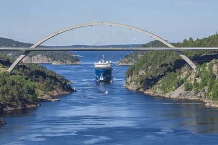 北海巨头Mv的拖船已经开始了载体工作送货血管绳索船运导航商业力量蓝色背景图片