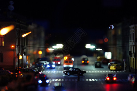 夜间贩运景观行动玩具运动行人交通城市旅行车道灯泡高清图片