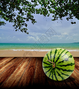 夏季必吃水果来自日本的西瓜沙滩 夏季概念艺术饮食假期海滩水果旅游农村甲板桌子热带背景